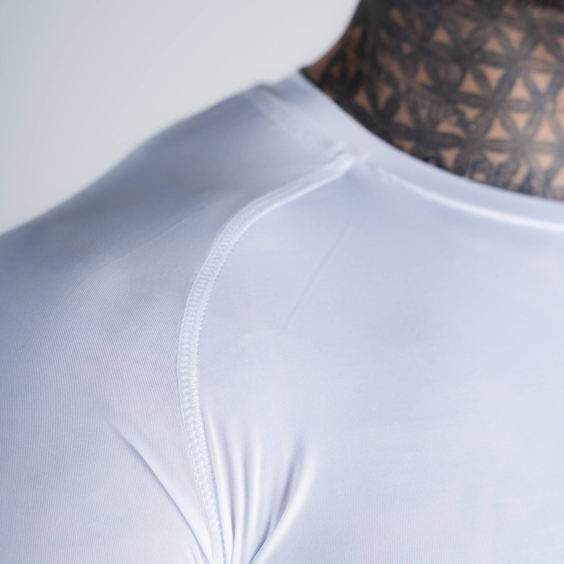 RashGuard Mith Comam Frutas Fight Or Die Branco