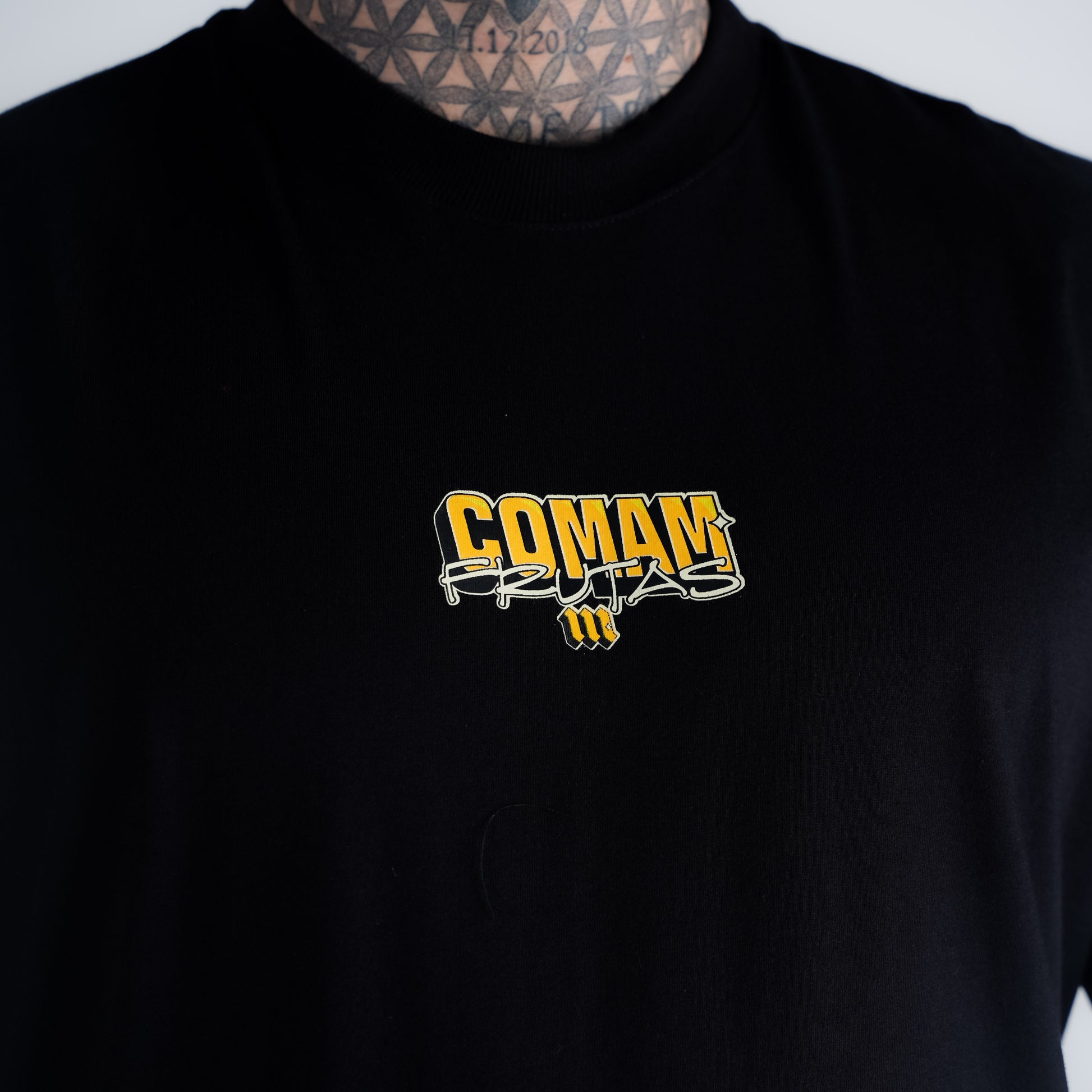 Camiseta Oversized Comam Frutas Richie Preto