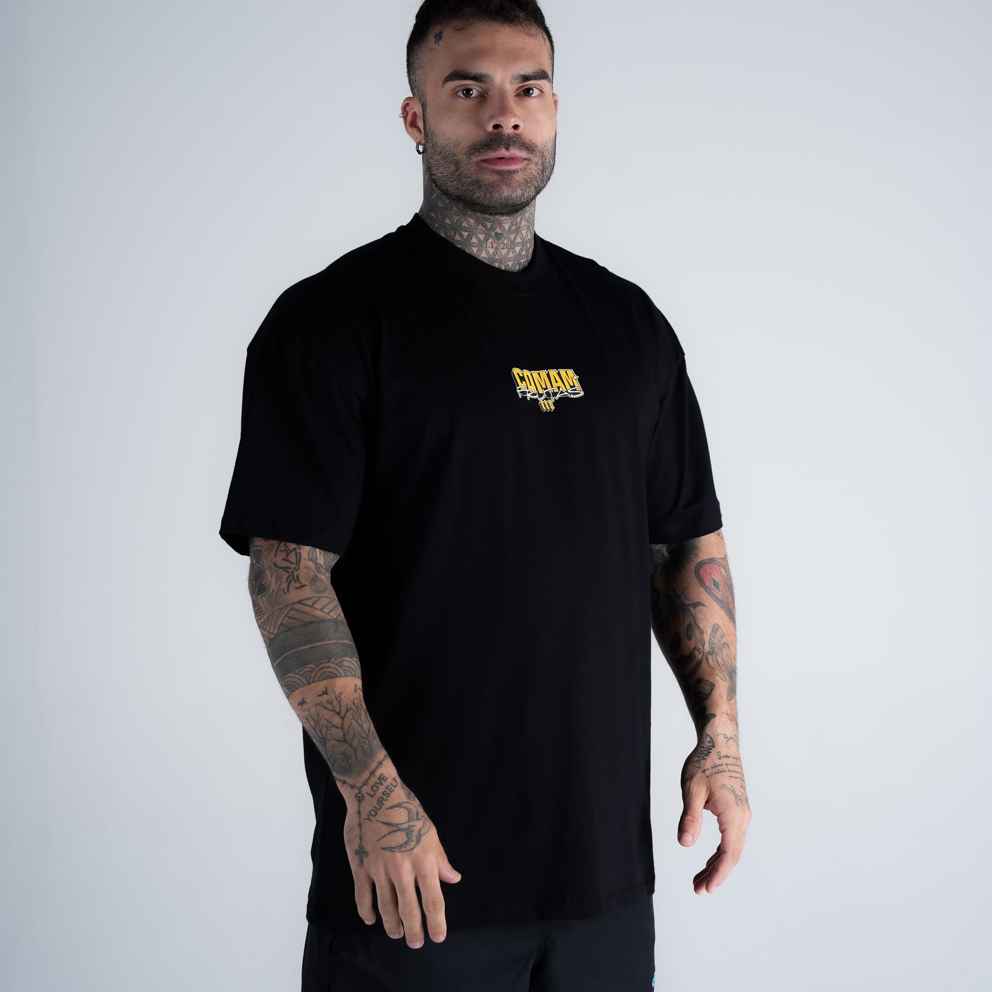 Camiseta Oversized Comam Frutas Richie Preto