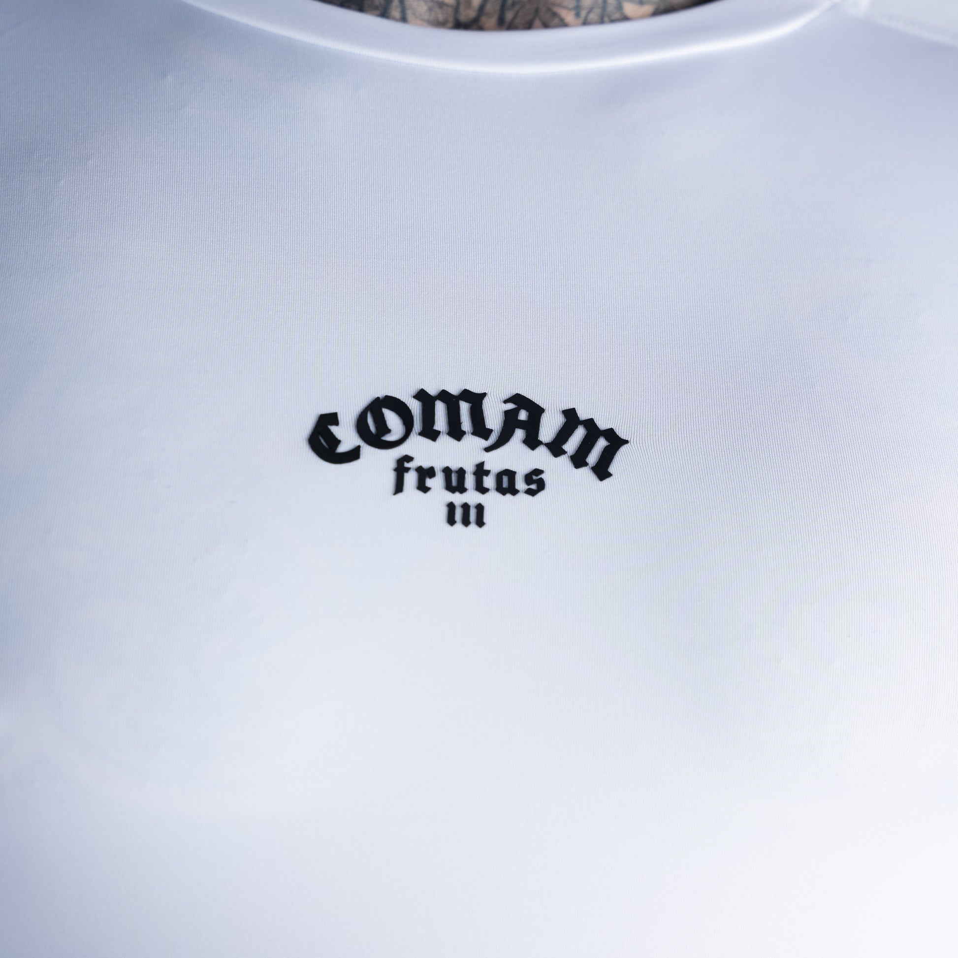 RashGuard Mith Comam Frutas Fight Or Die Branco