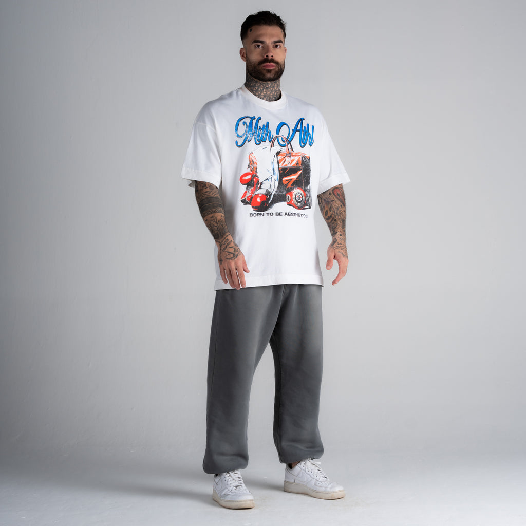 Camiseta Oversized Born To Be Aesthetics Off White