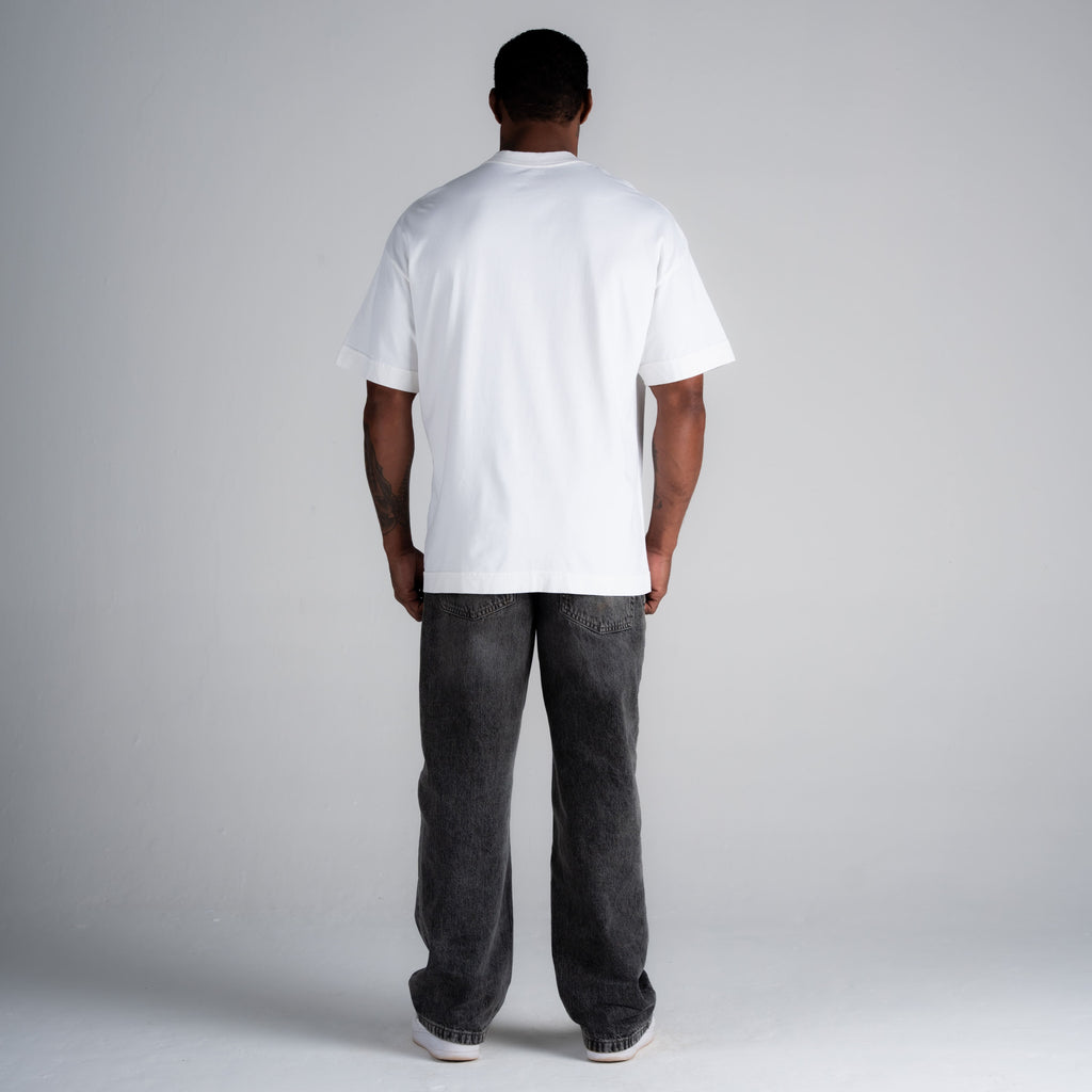 Camiseta Oversized Born To Be Aesthetics Off White