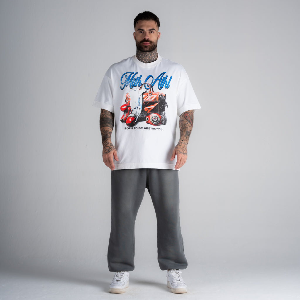 Camiseta Oversized Born To Be Aesthetics Off White