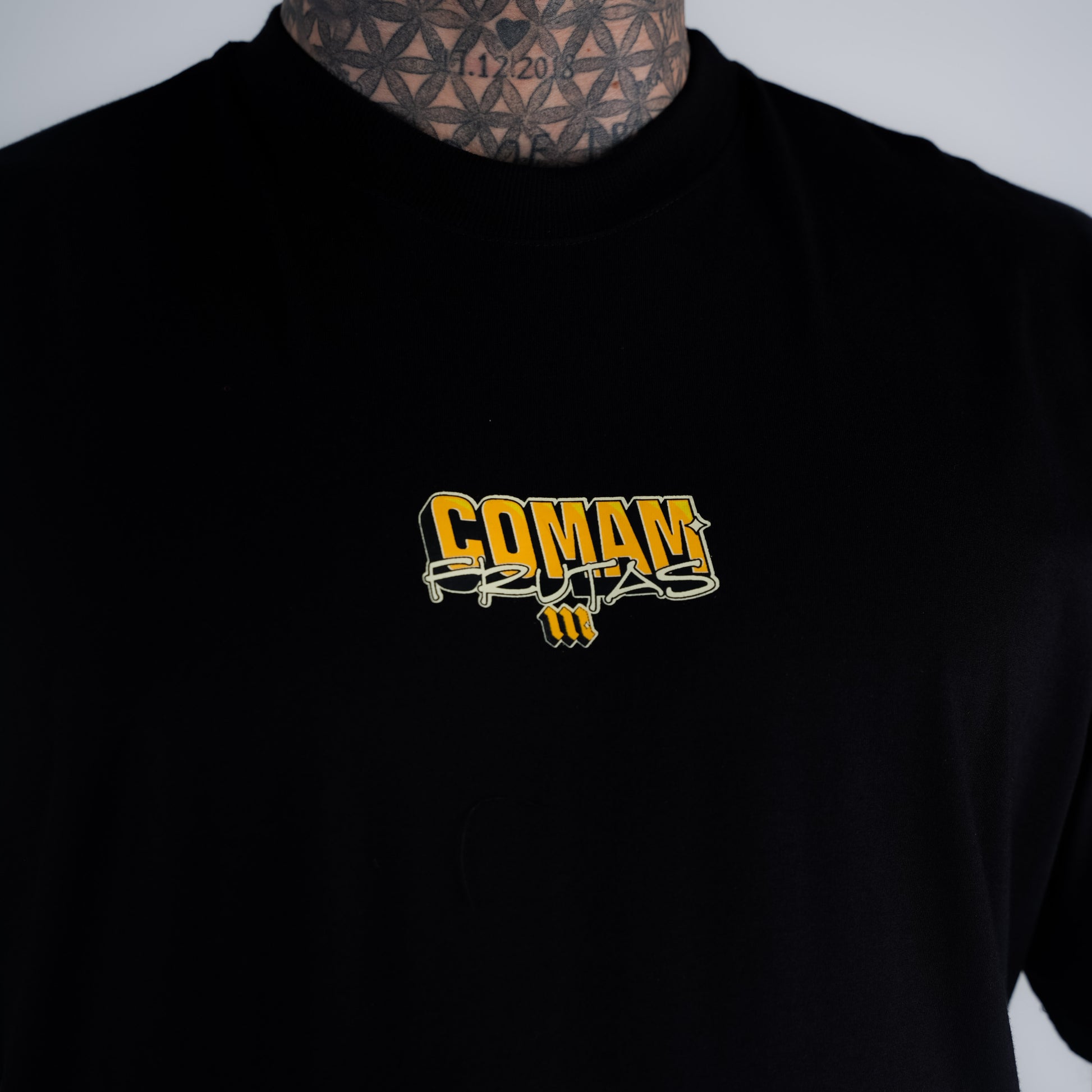 Camiseta Oversized Comam Frutas Richie Preto