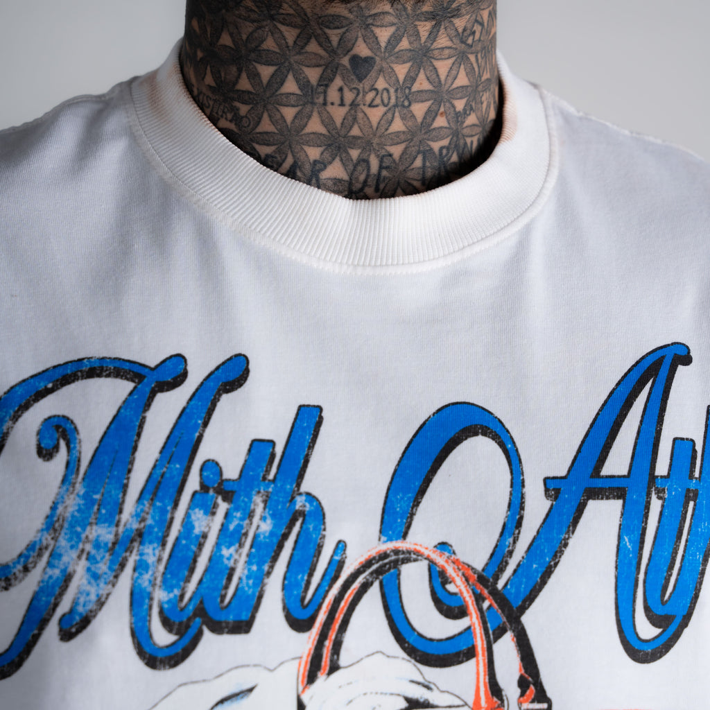 Camiseta Oversized Born To Be Aesthetics Off White