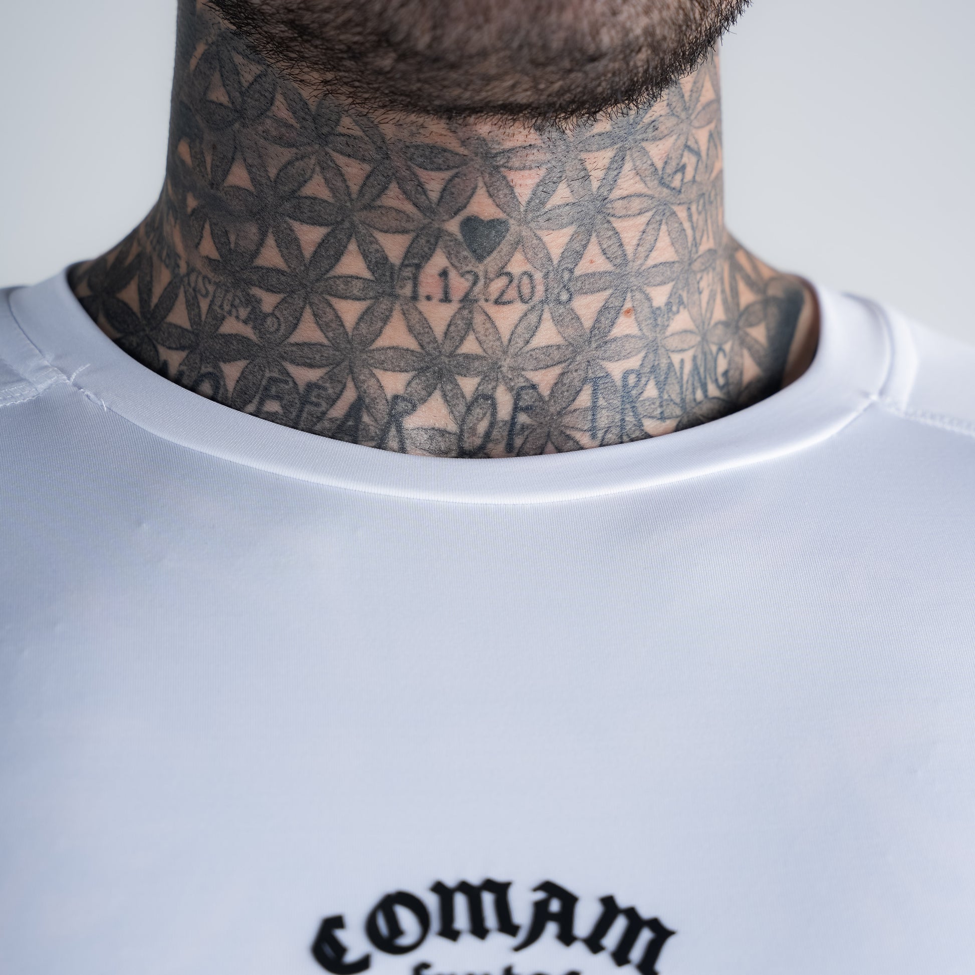 RashGuard Mith Comam Frutas Fight Or Die Branco