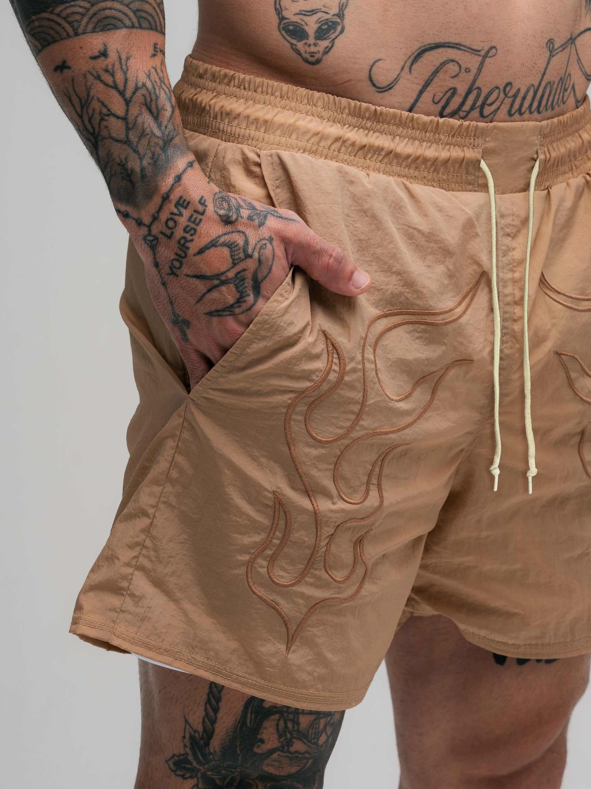Shorts de Tactel Mith Comam Frutas Flames Bege