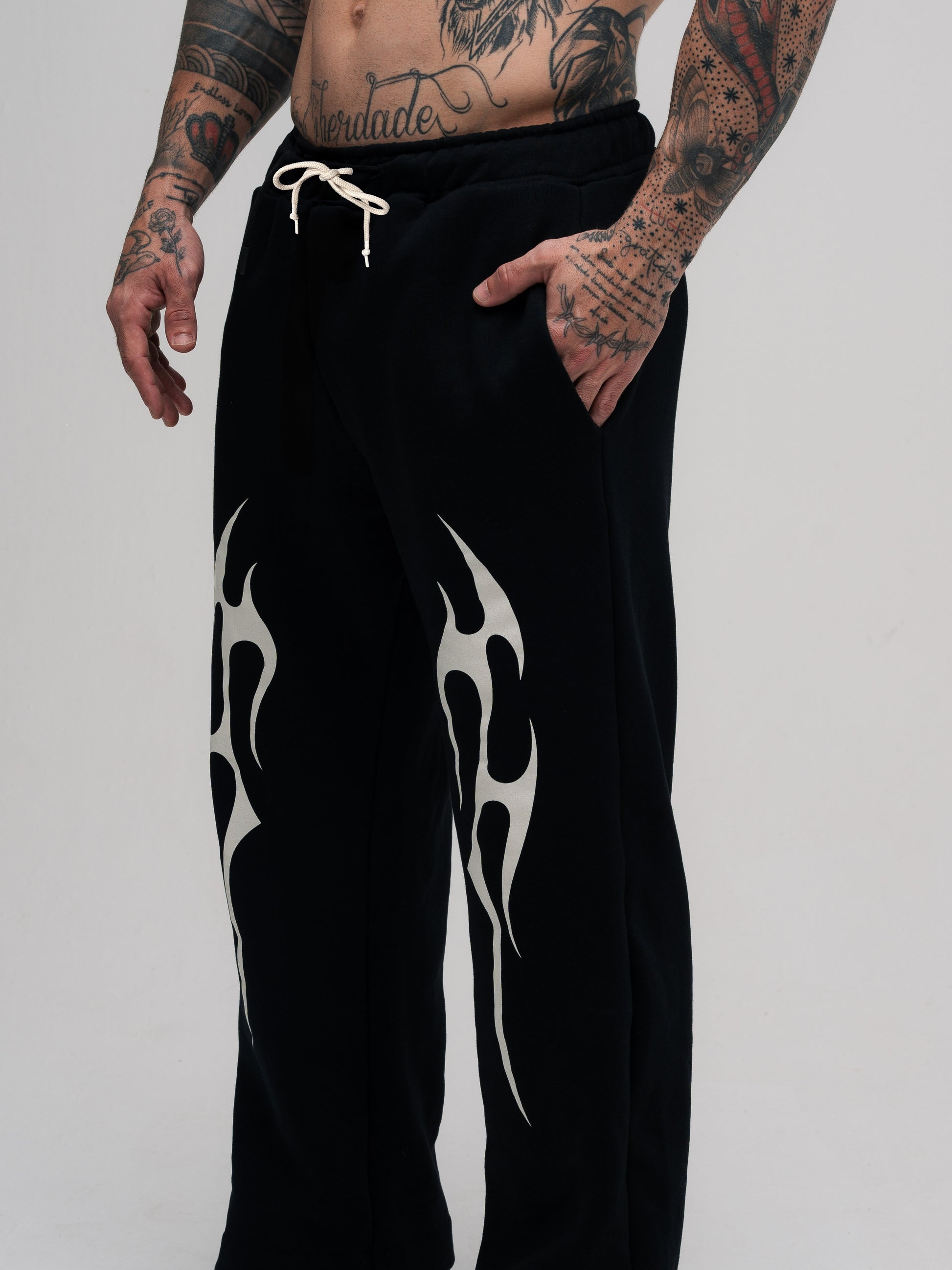 Calça de Moletom Oversized Reta Mith Comam Frutas Flames Off Preto