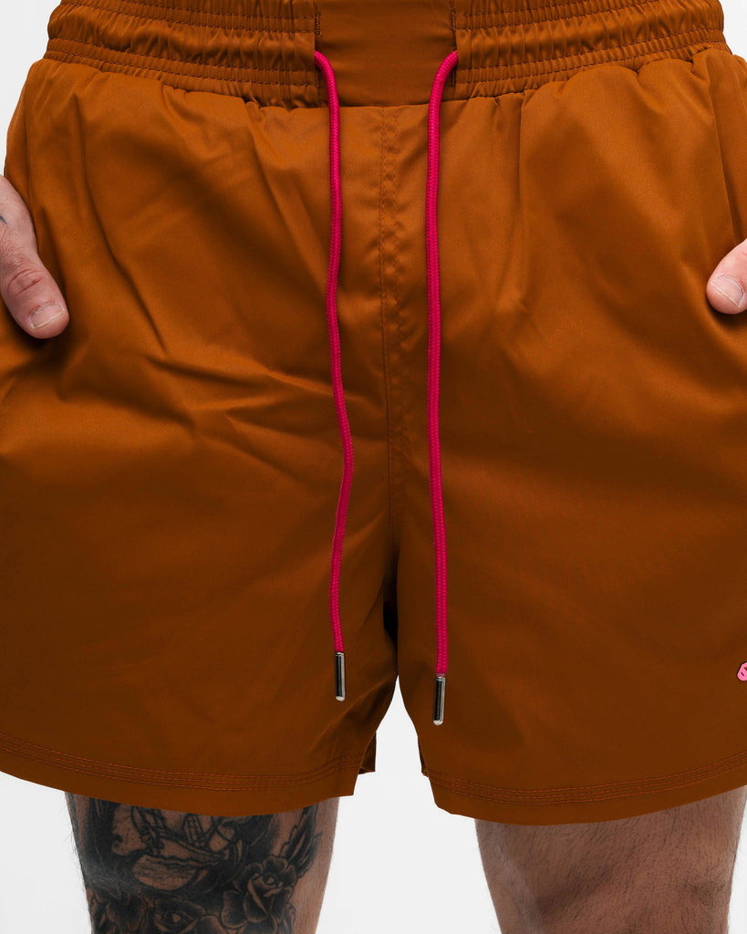 Shorts Curto Tactel Comam Frutas Marrom