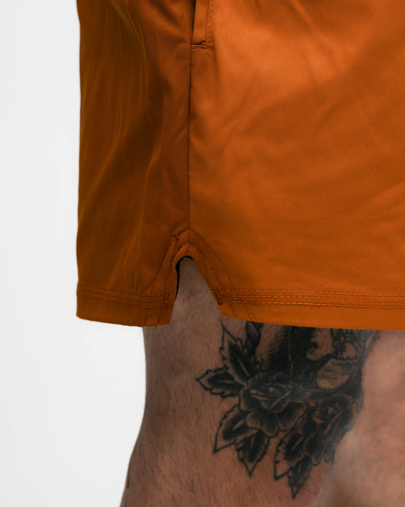 Shorts Curto Tactel Comam Frutas Marrom