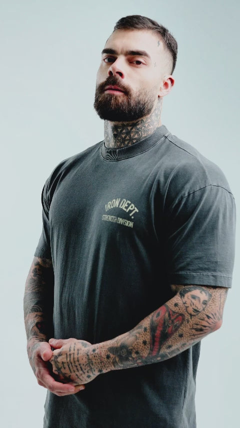 Camiseta Oversized Estonada Mith Iron Dept. Cinza