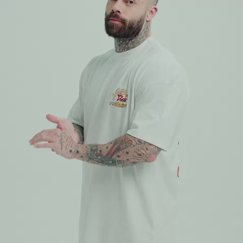 Camiseta Oversized Mith Comam Frutas Quem Faz Dieta É Atleta Off White