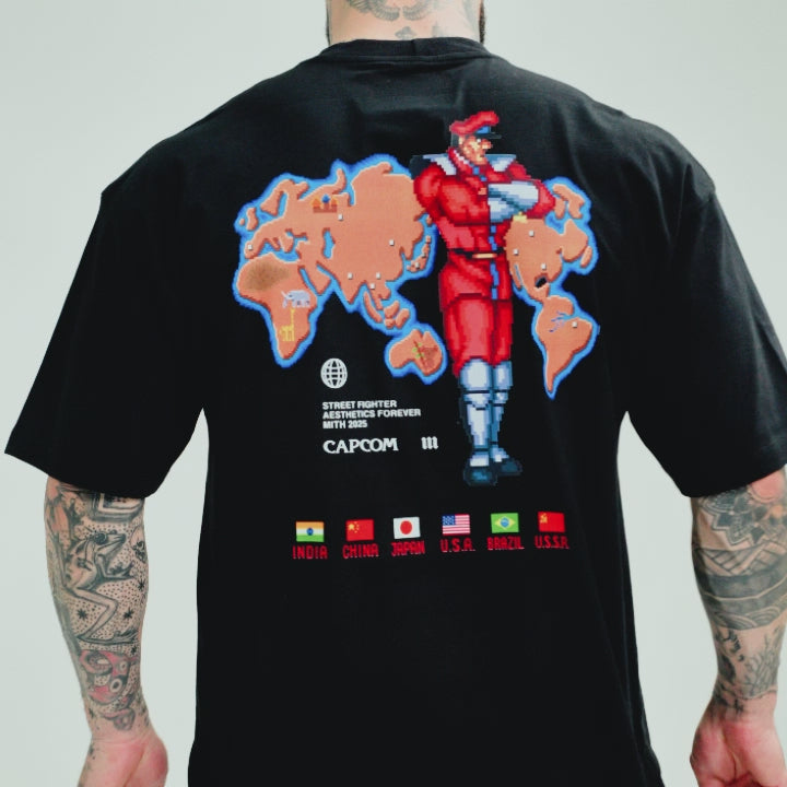 Camiseta Oversized Street Fighter Mr. Bison Map Preto