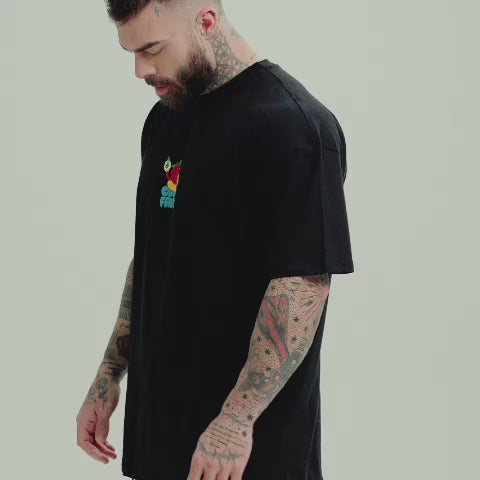 Camiseta Oversized Mith Comam Frutas Pool Party Preto