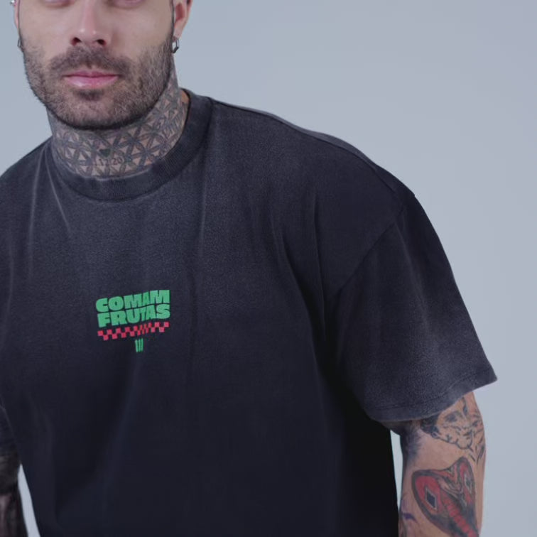 Camiseta Oversized Estonada Comam Frutas Burger Preto