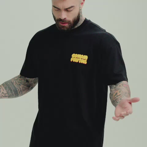 Camiseta Oversized Mith Comam Frutas Trampa Muito Vive o Dobro Preto