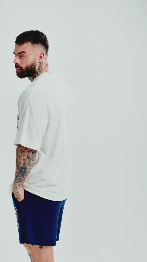 Camiseta Oversized Born To Be Aesthetics Off White